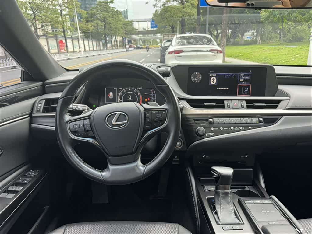 Lexus ES, 2019 18