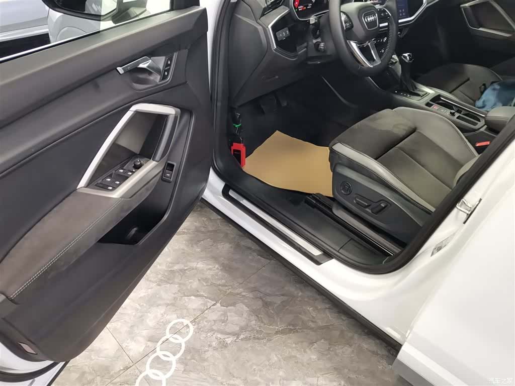 Audi Q3, 2022 12
