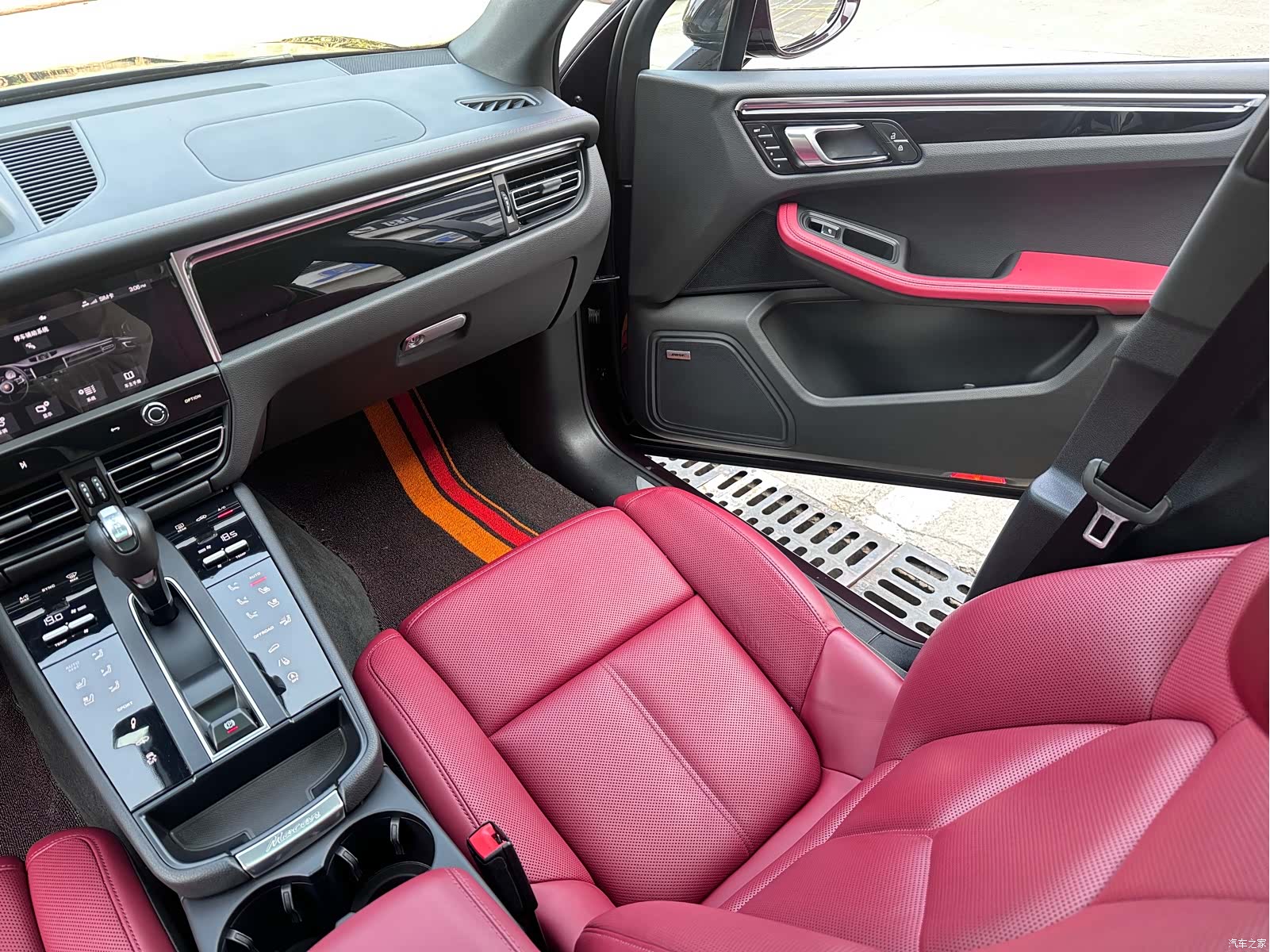 Porsche Macan, 2024 8