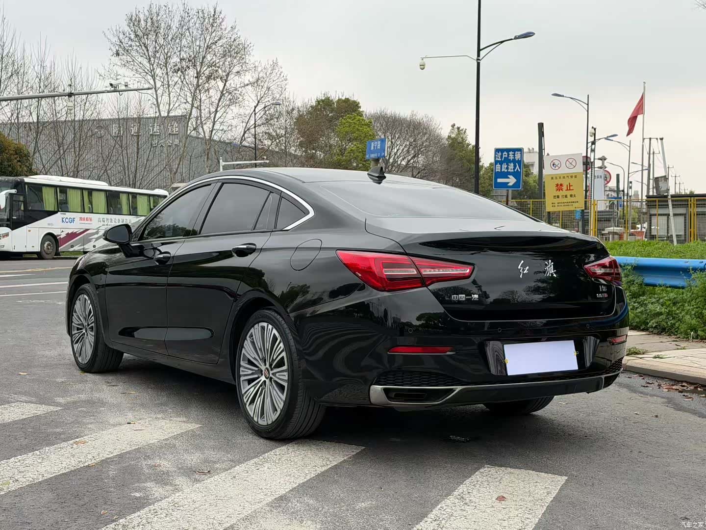 Hongqi H5, 2023 4