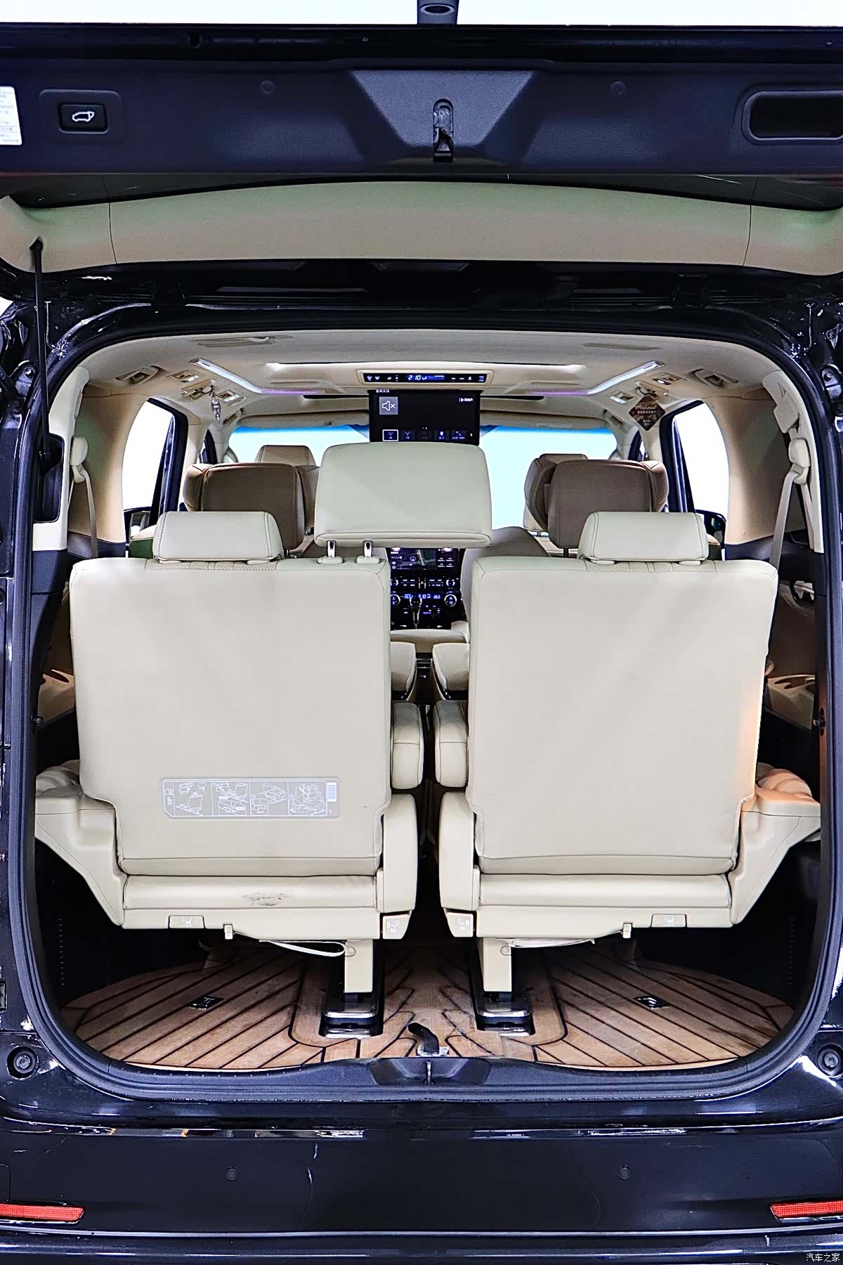 Toyota Vellfire, 2022 19