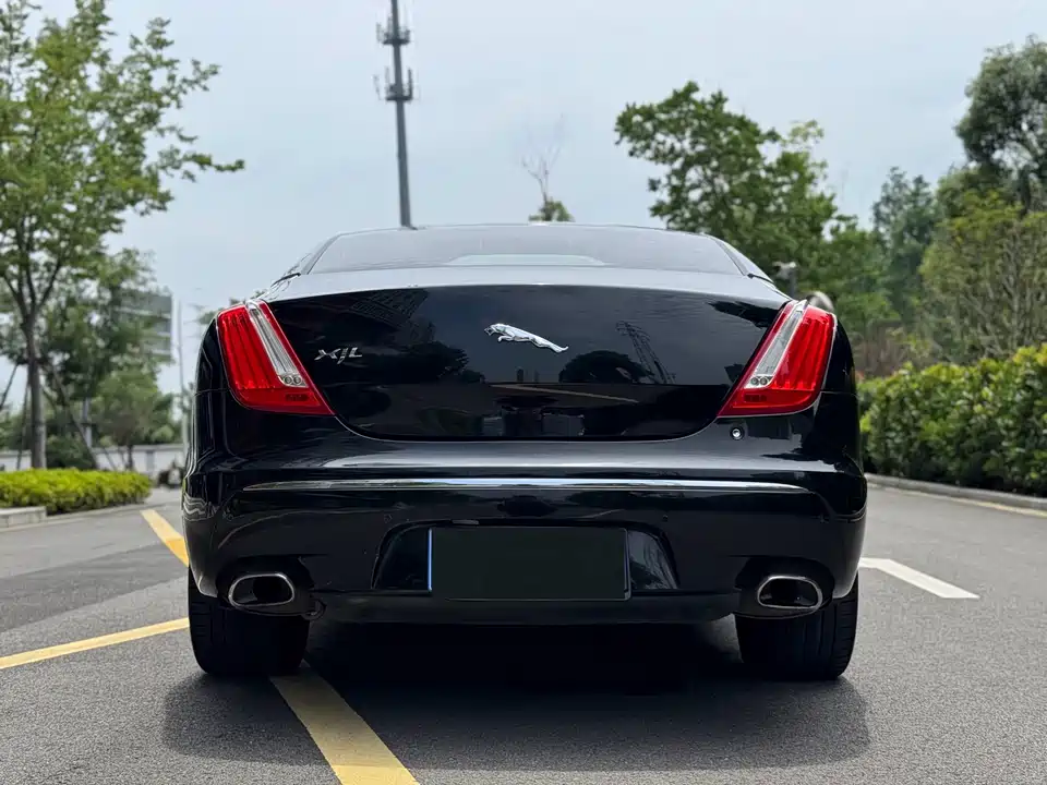 Jaguar XJ