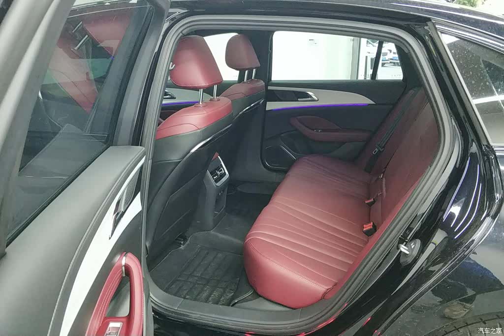 Hongqi H5, 2025 11