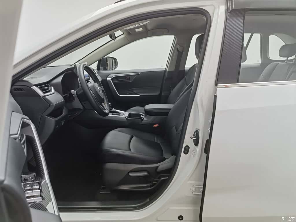 Toyota RAV4, 2021 10