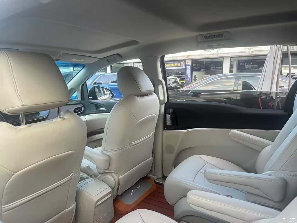 Buick GL8, 2023 все фото