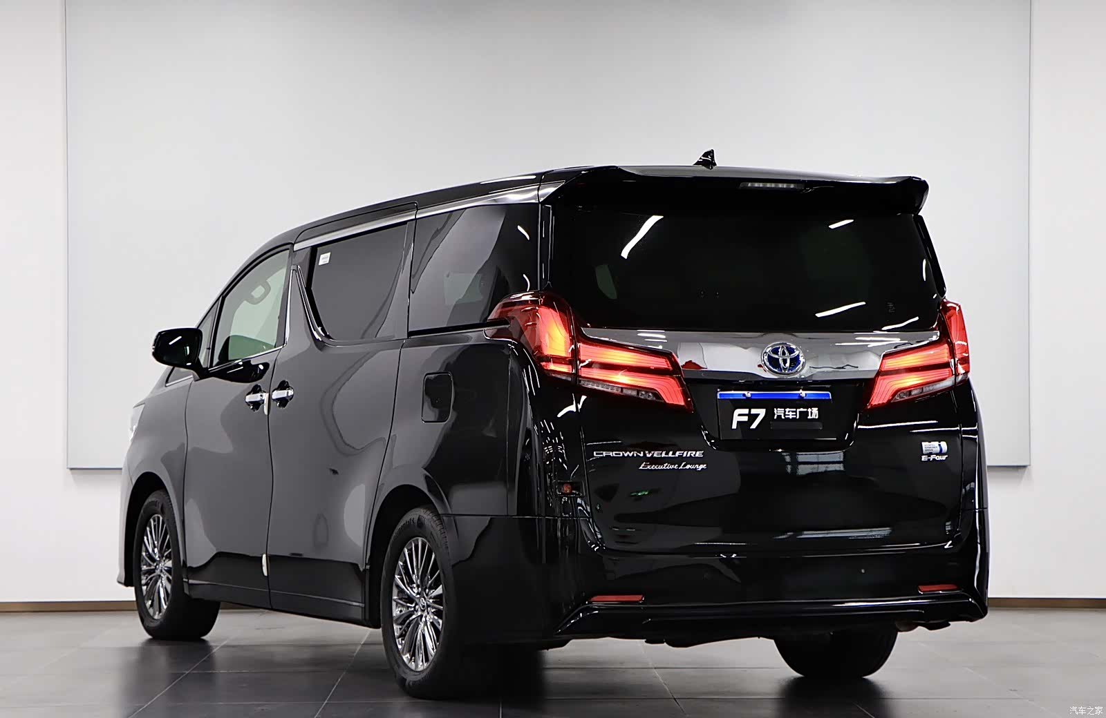 Toyota Vellfire, 2022 4
