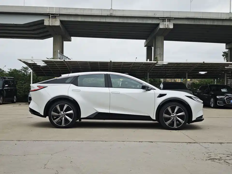 Toyota bZ5