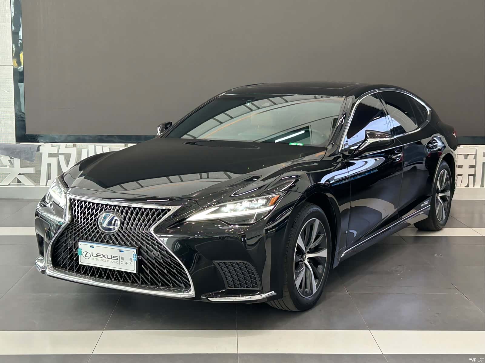 Lexus LS, 2021 1