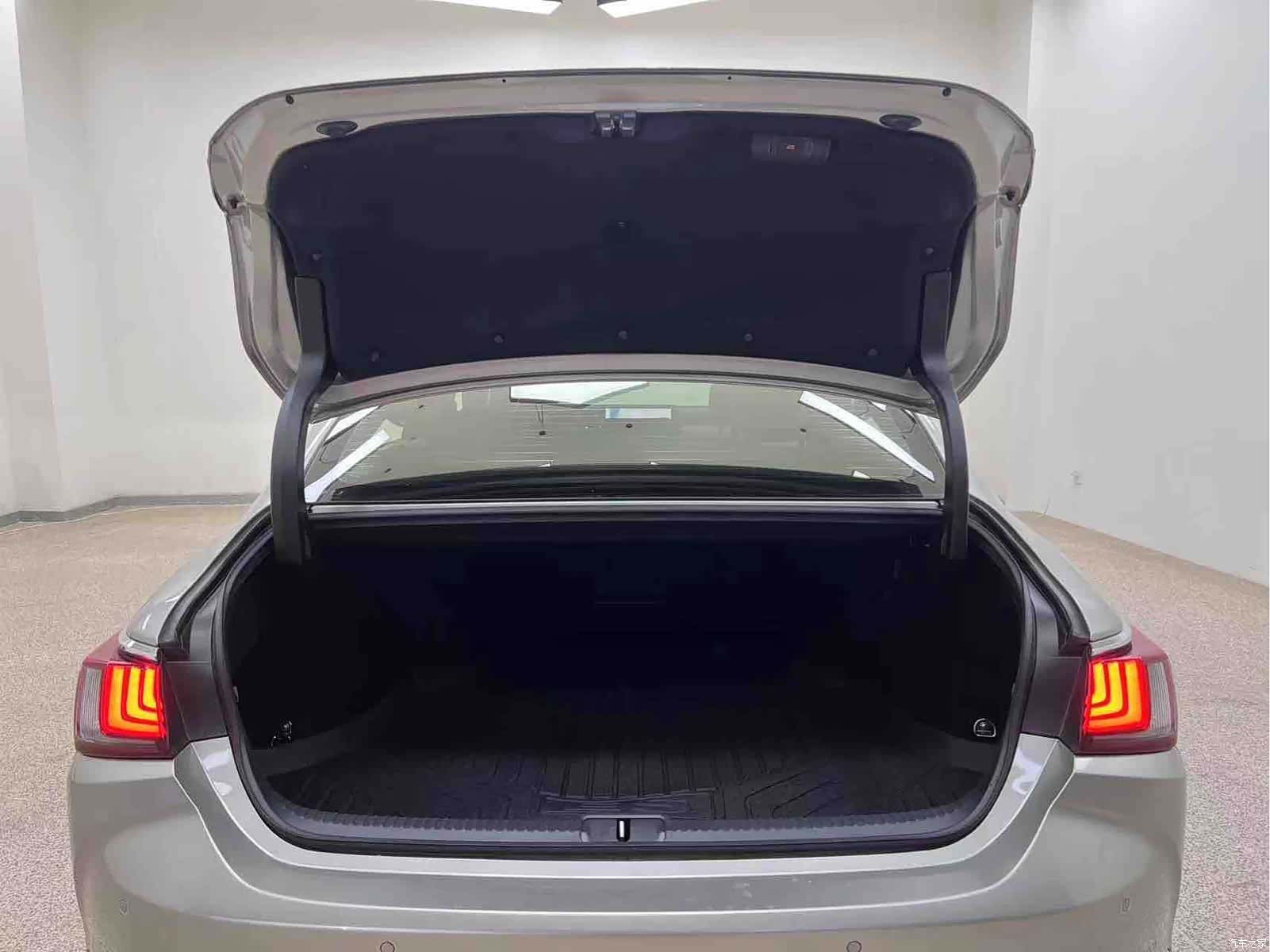 Lexus ES, 2024 26