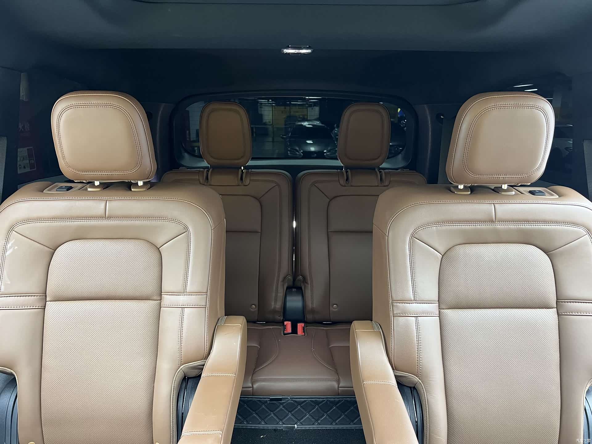 Lincoln Aviator, 2022 9