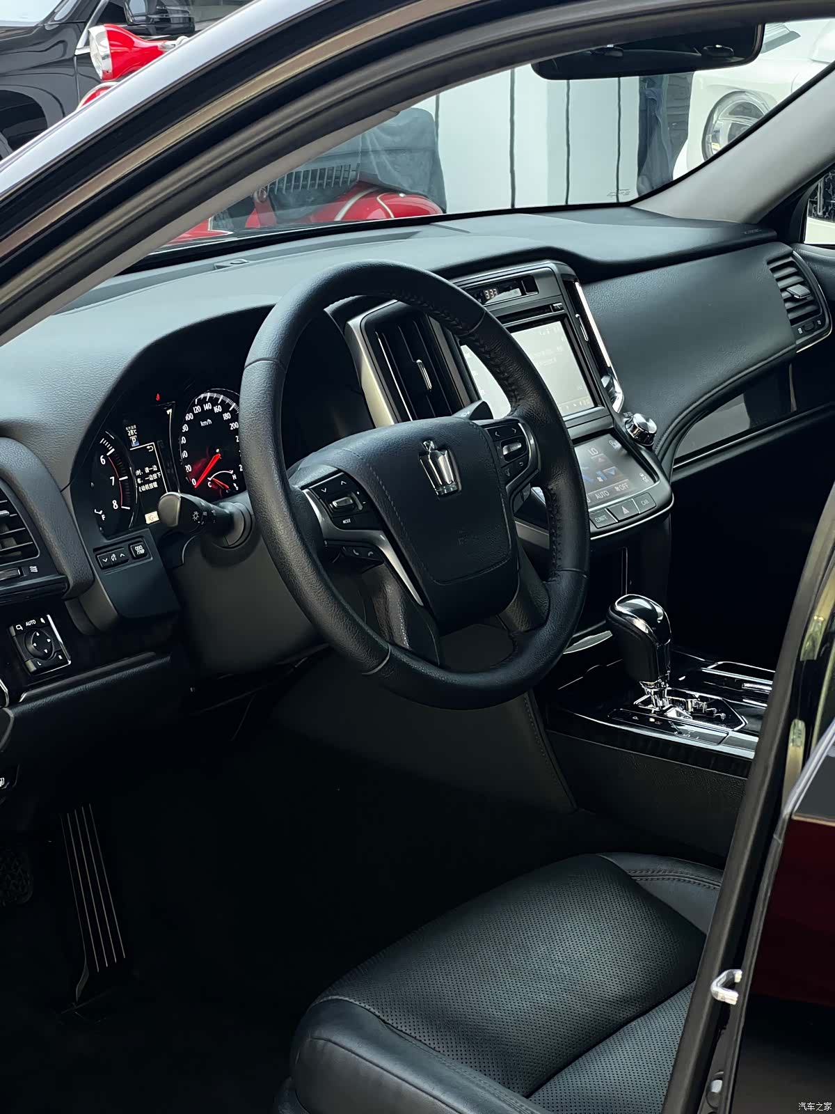 Toyota Crown, 2016 все фото