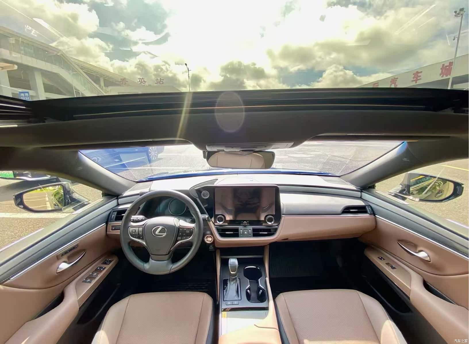 Lexus ES, 2025 4