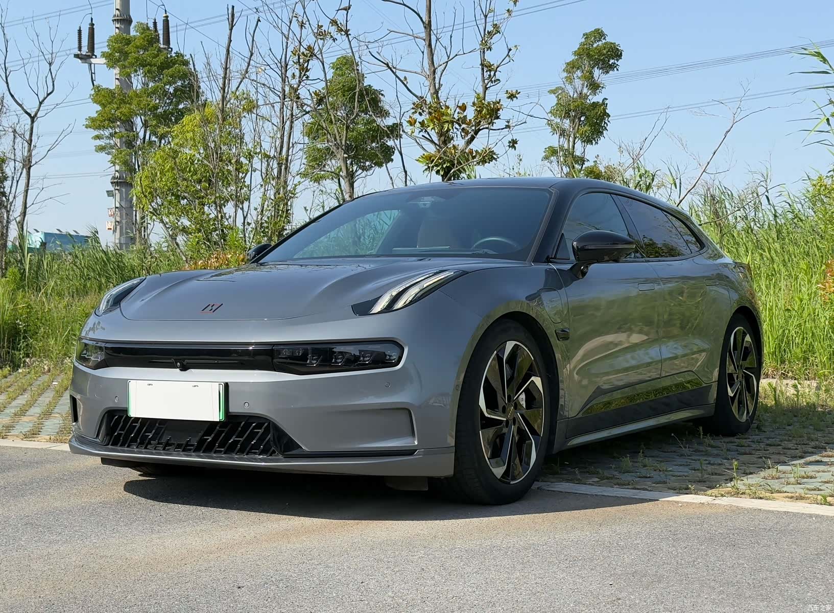 Zeekr 001