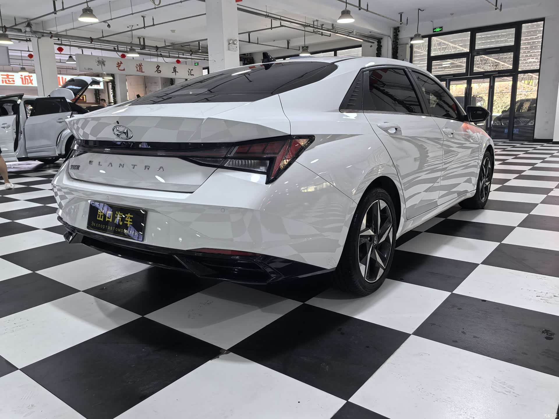 Hyundai Elantra, 2022 4