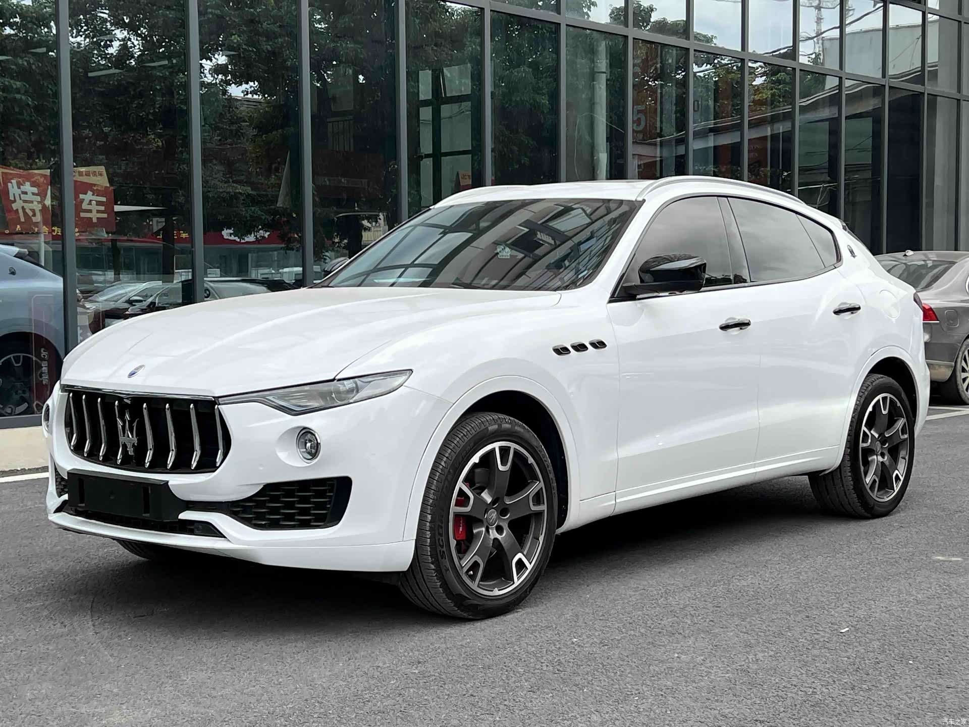 Maserati Levante, 2017 1