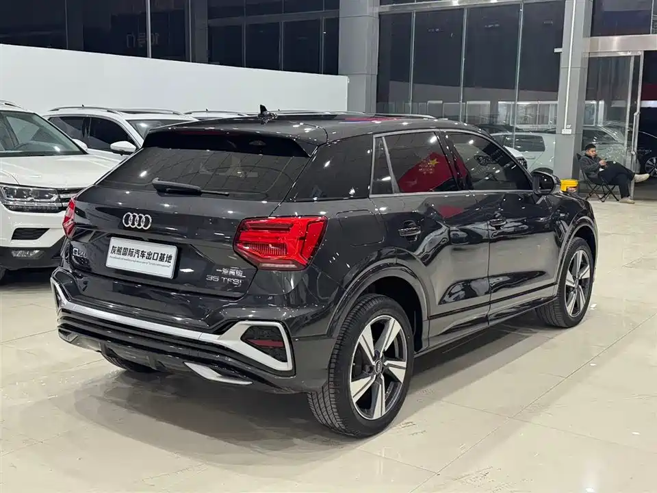 Audi Q2L
