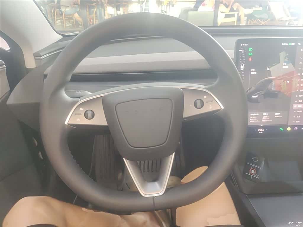 Tesla Model 3, 2025 11