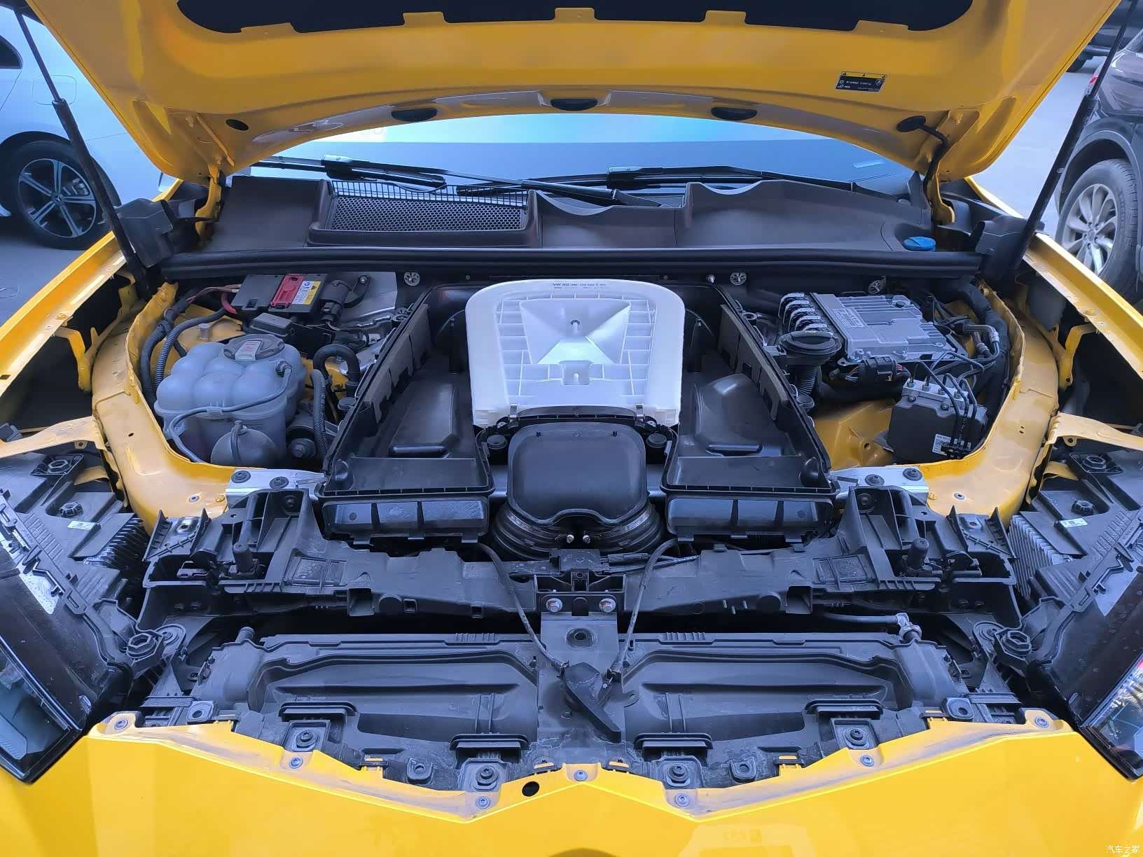 Lamborghini Urus, 2023 13