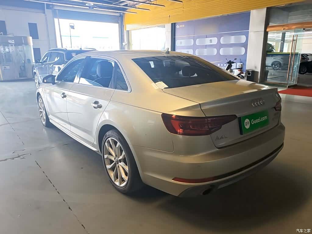 Audi A4L, 2018 все фото