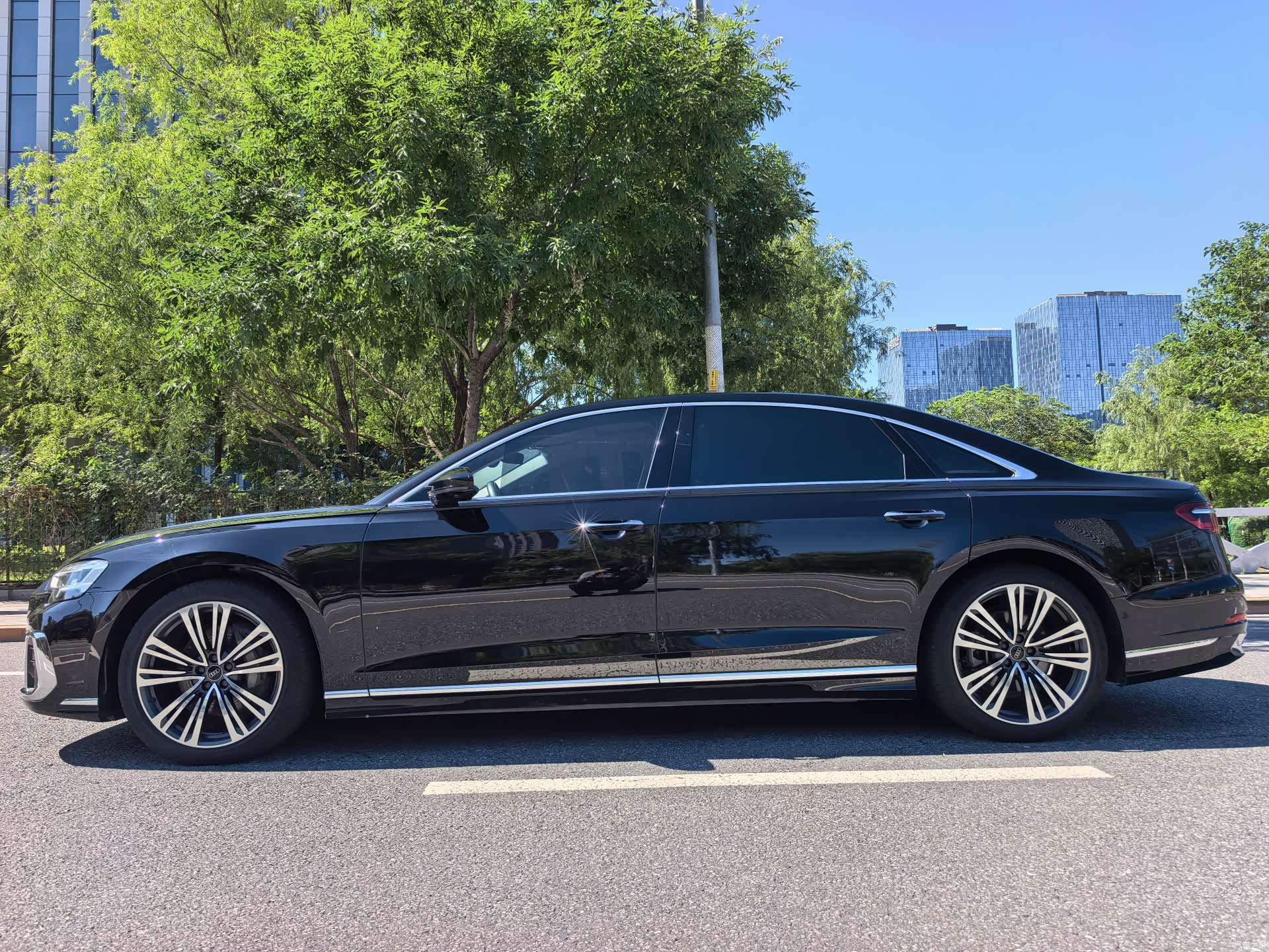 Audi A8L, 2024 4