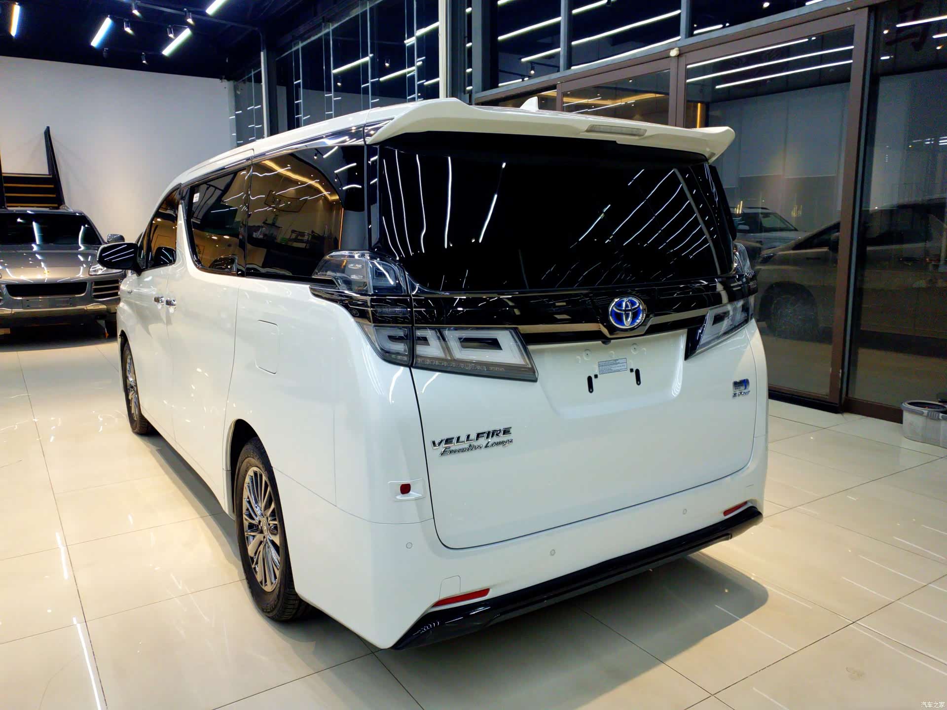 Toyota Vellfire, 2021 4