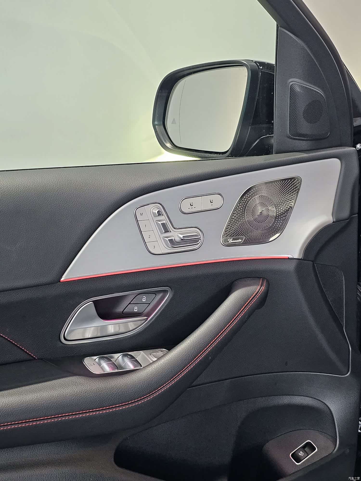 Mercedes-Benz GLE, 2025 11