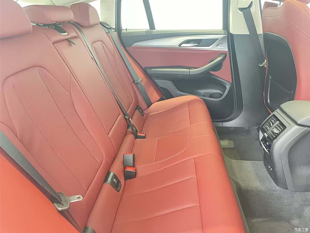 BMW X4, 2025 12