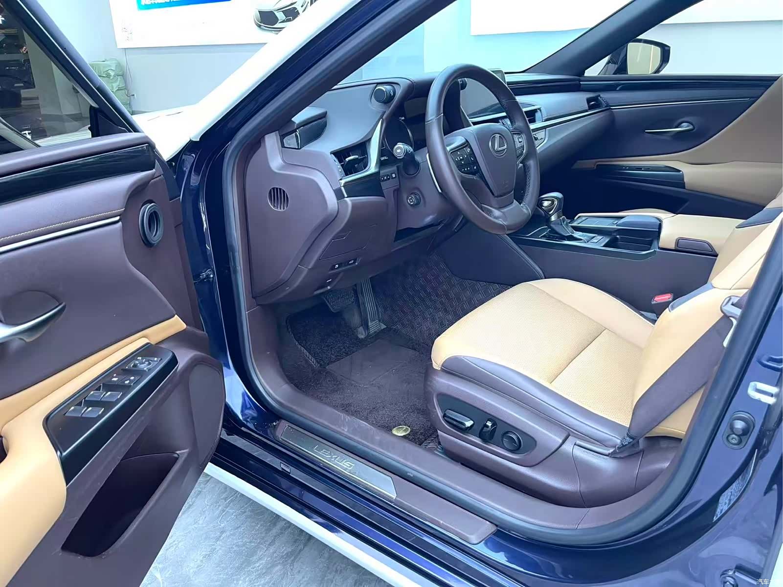 Lexus ES, 2021 4