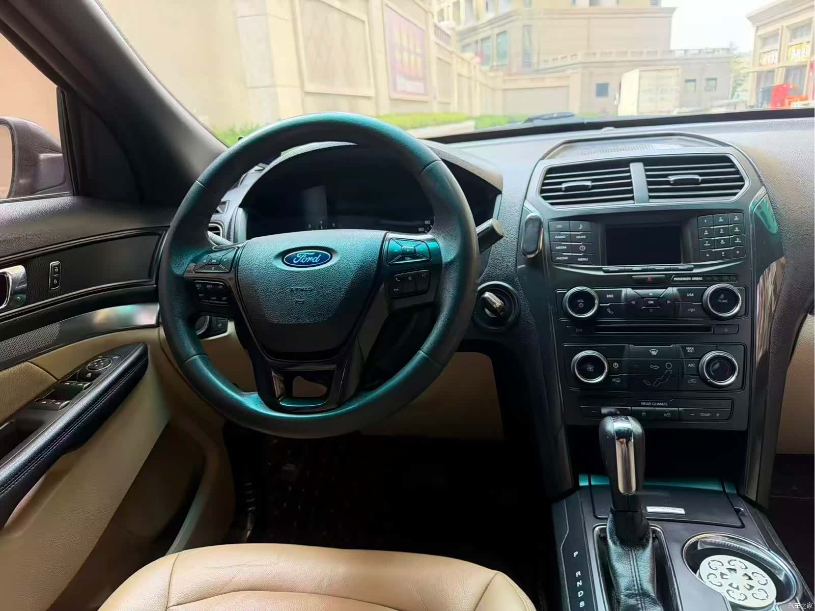 Ford Explorer, 2016 все фото