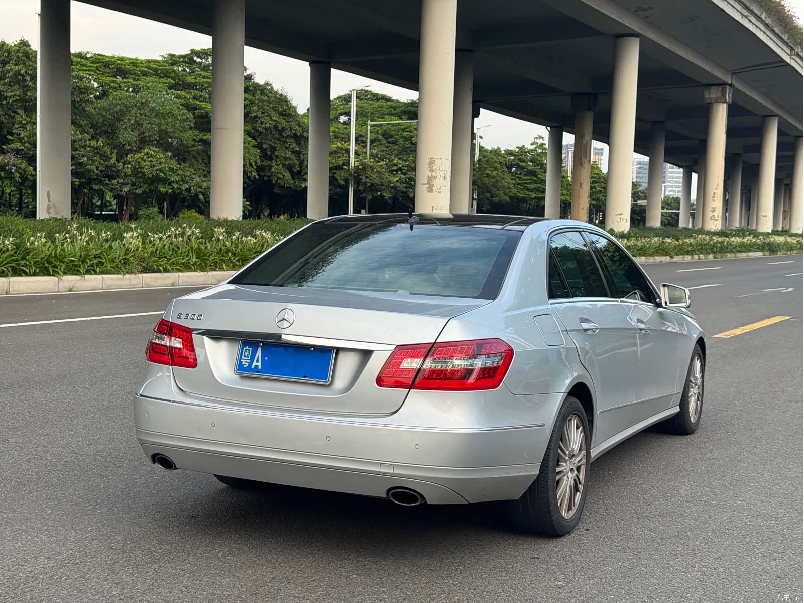 Mercedes-Benz E-Class, 2010 3
