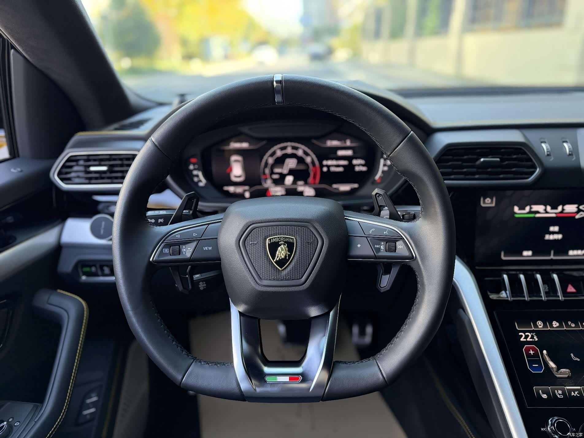 Lamborghini Urus, 2022 все фото
