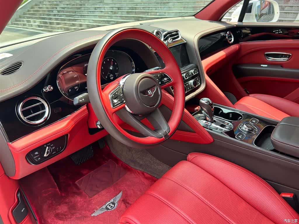 Bentley Bentayga, 2022 7