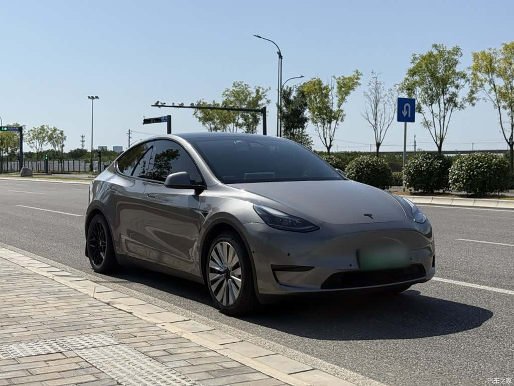 Tesla Model Y, 2023 7