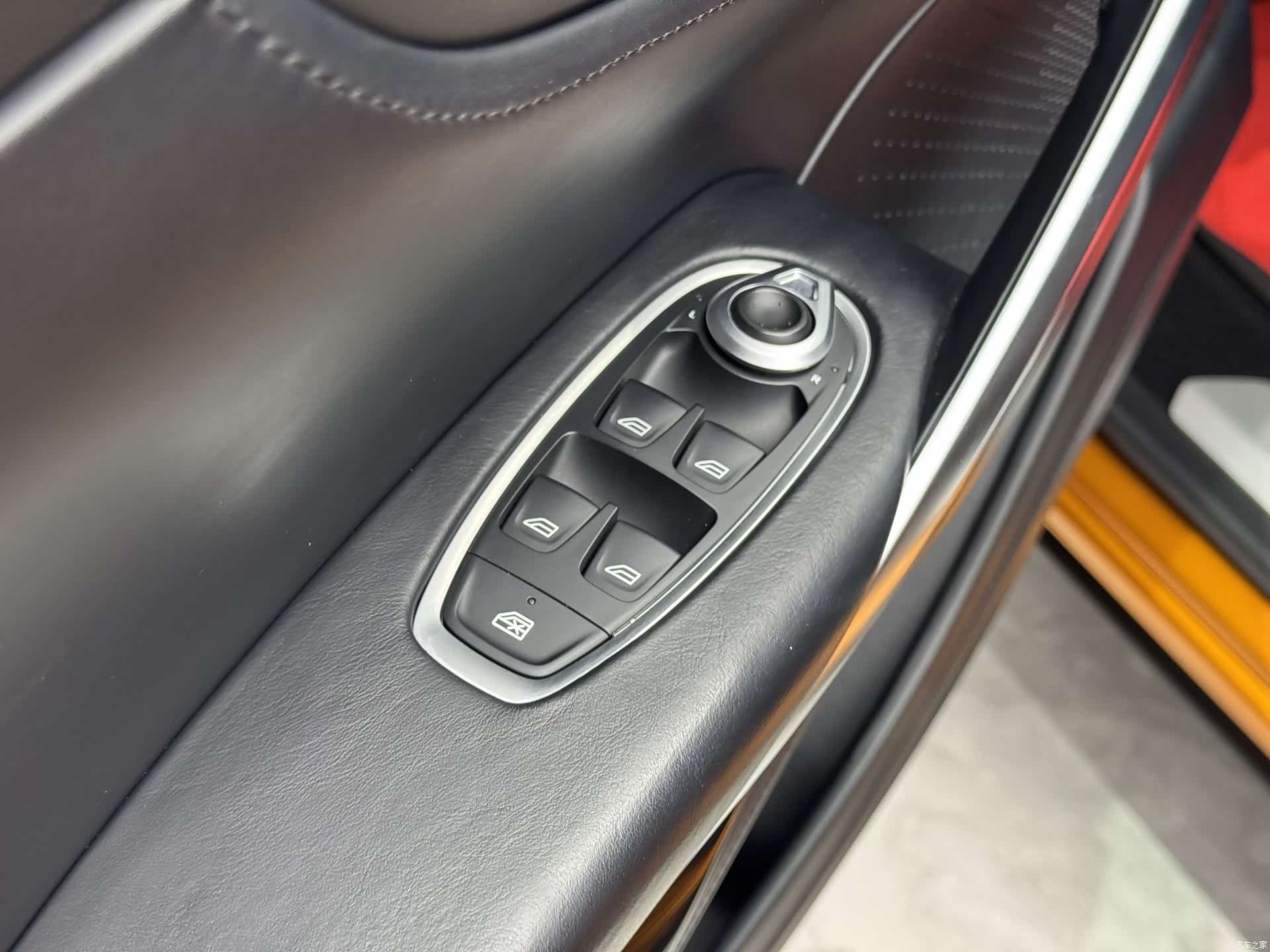 Aston Martin DBX, 2022 10