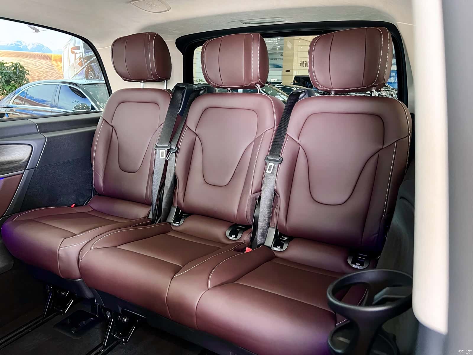 Mercedes-Benz V-Class, 2025 11