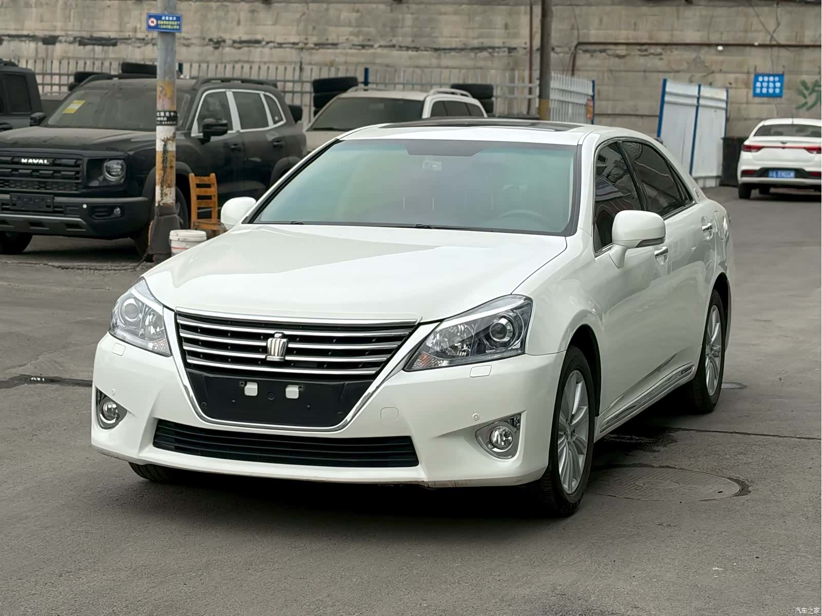 Toyota Crown, 2015 3