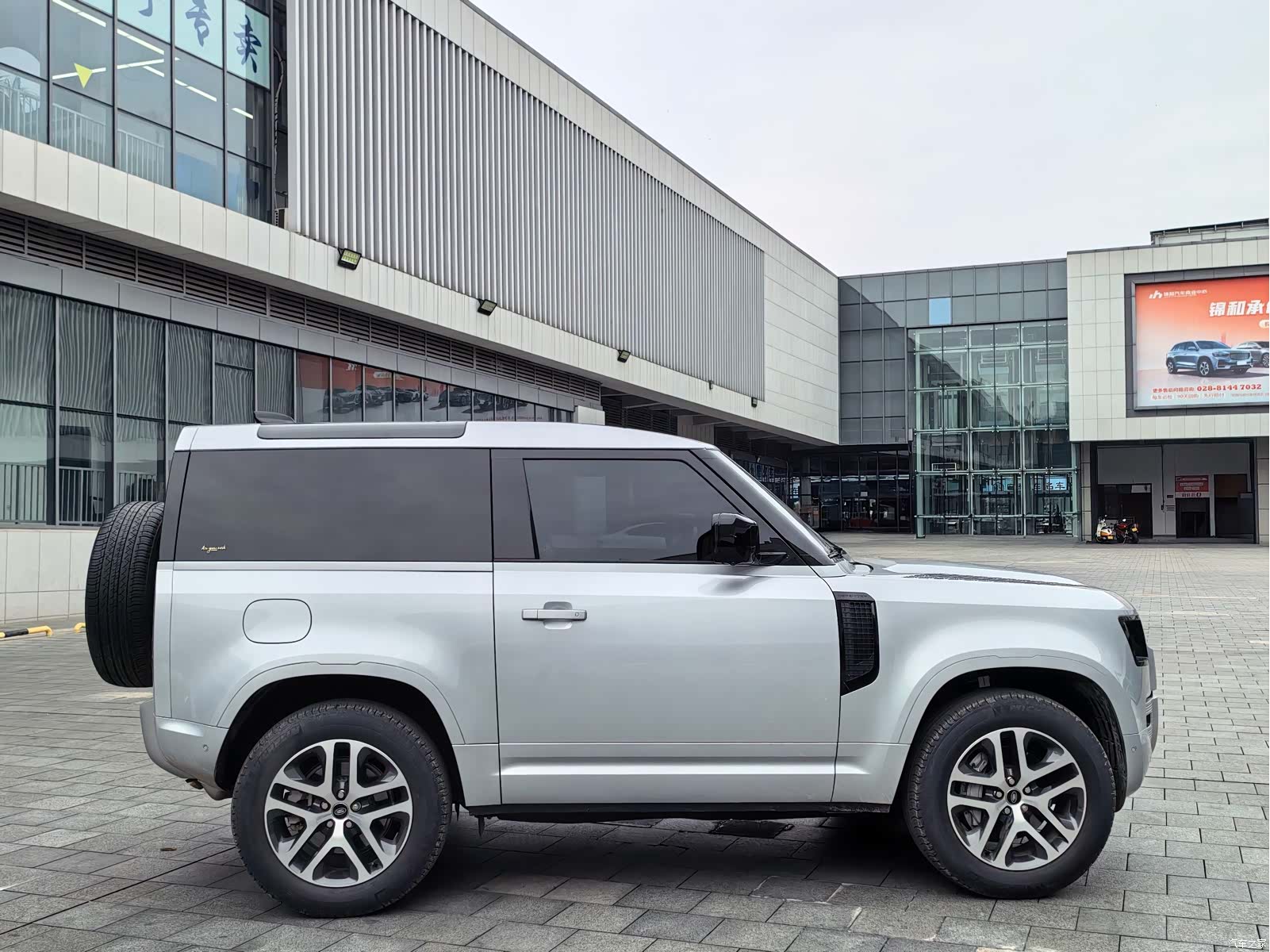 Land Rover Defender, 2022 все фото