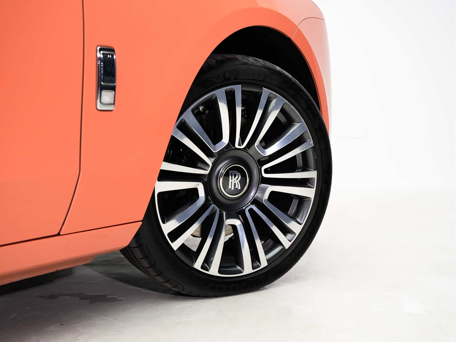 Rolls-Royce Ghost, 2025 все фото