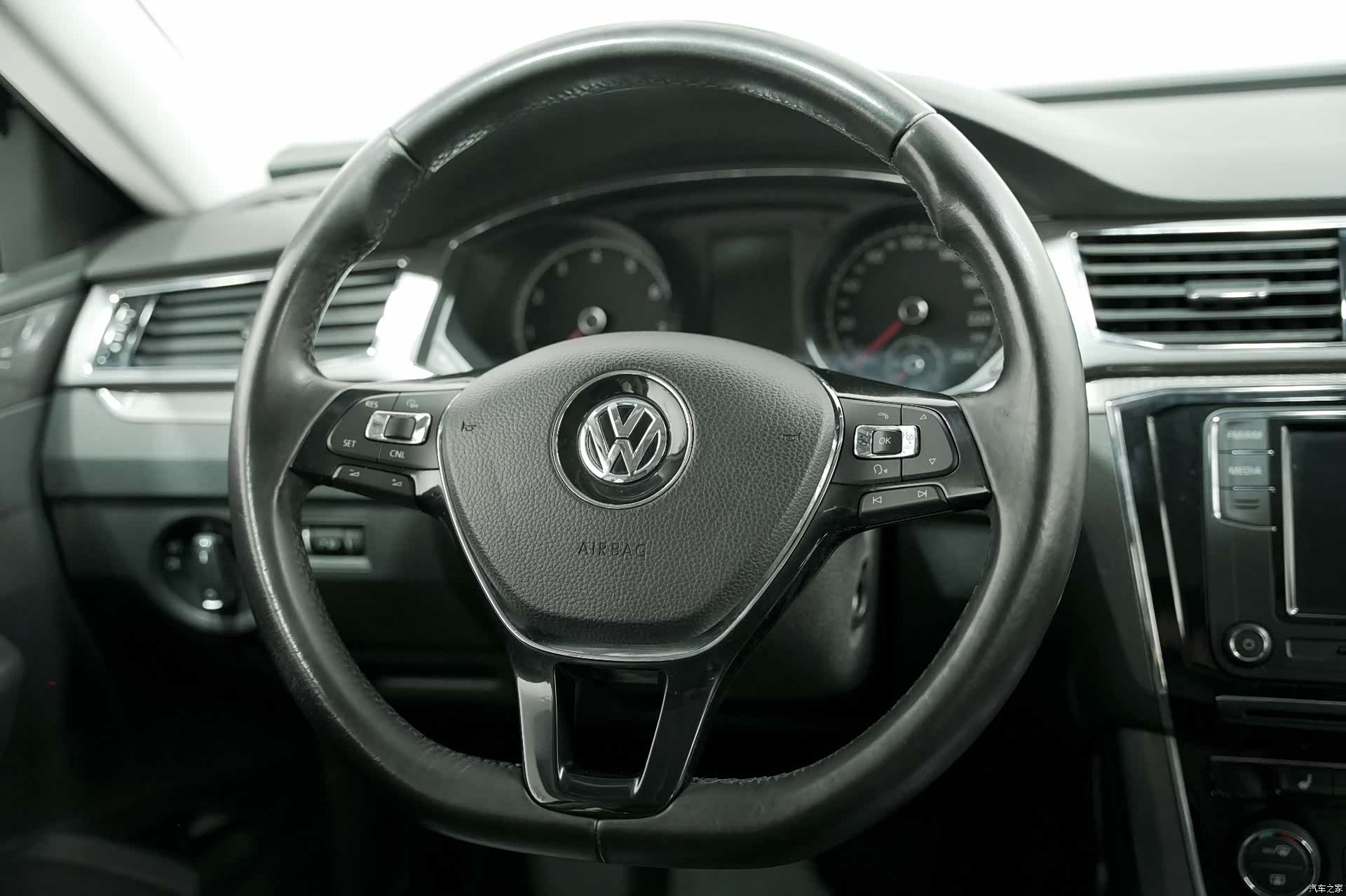 Volkswagen Passat, 2017 все фото