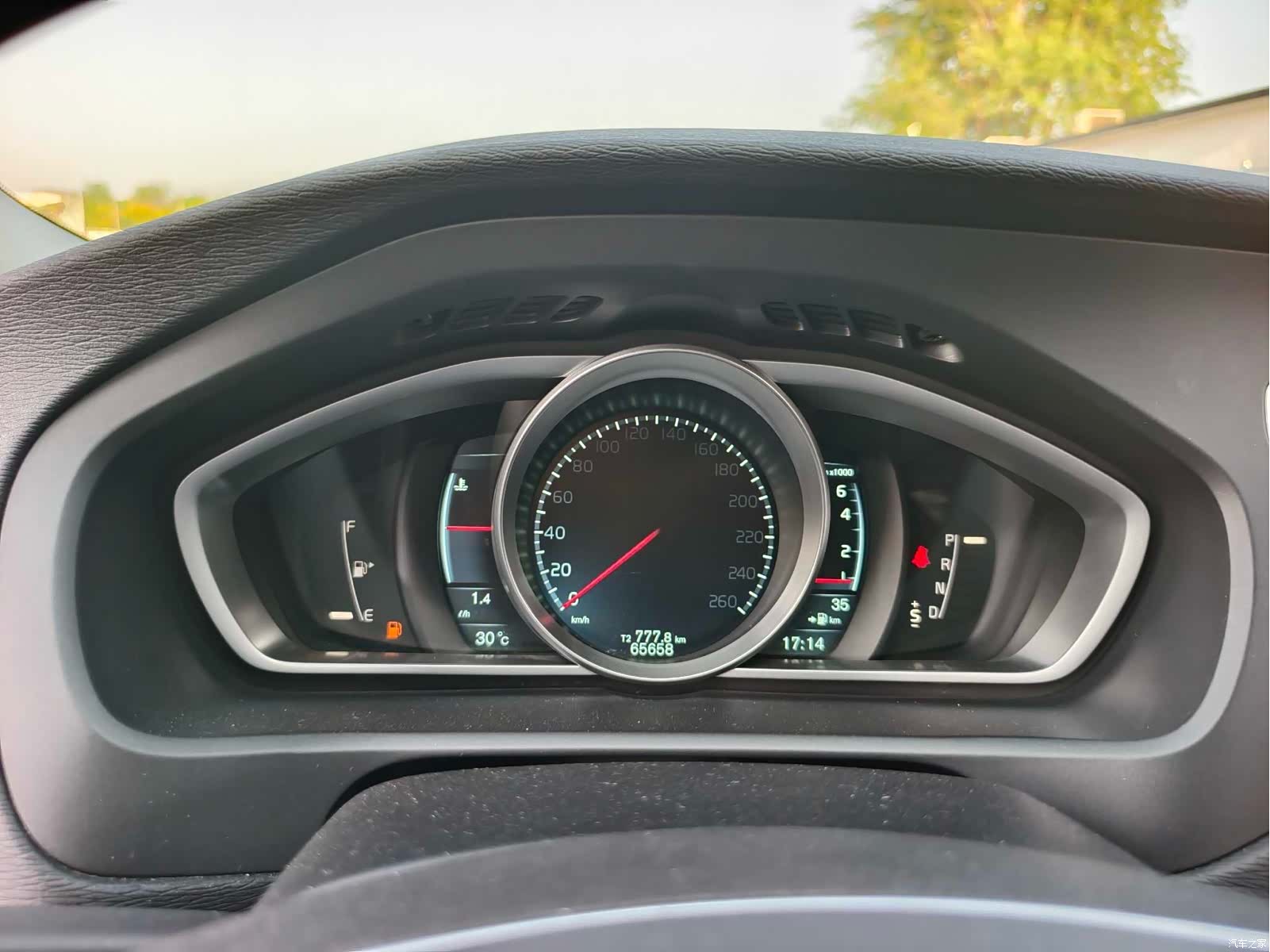 Volvo V40, 2013 8