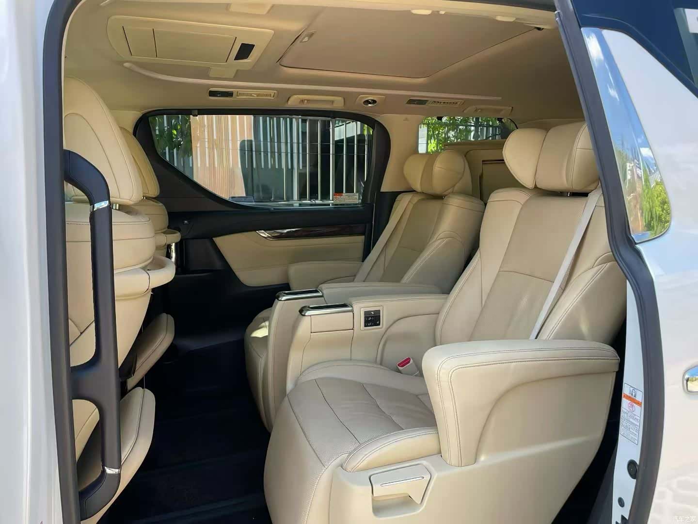 Toyota Alphard, 2018 6