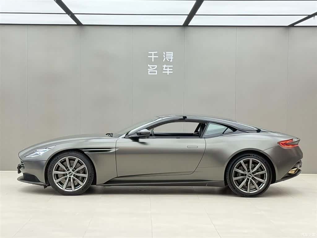 Aston Martin DB11, 2019 3