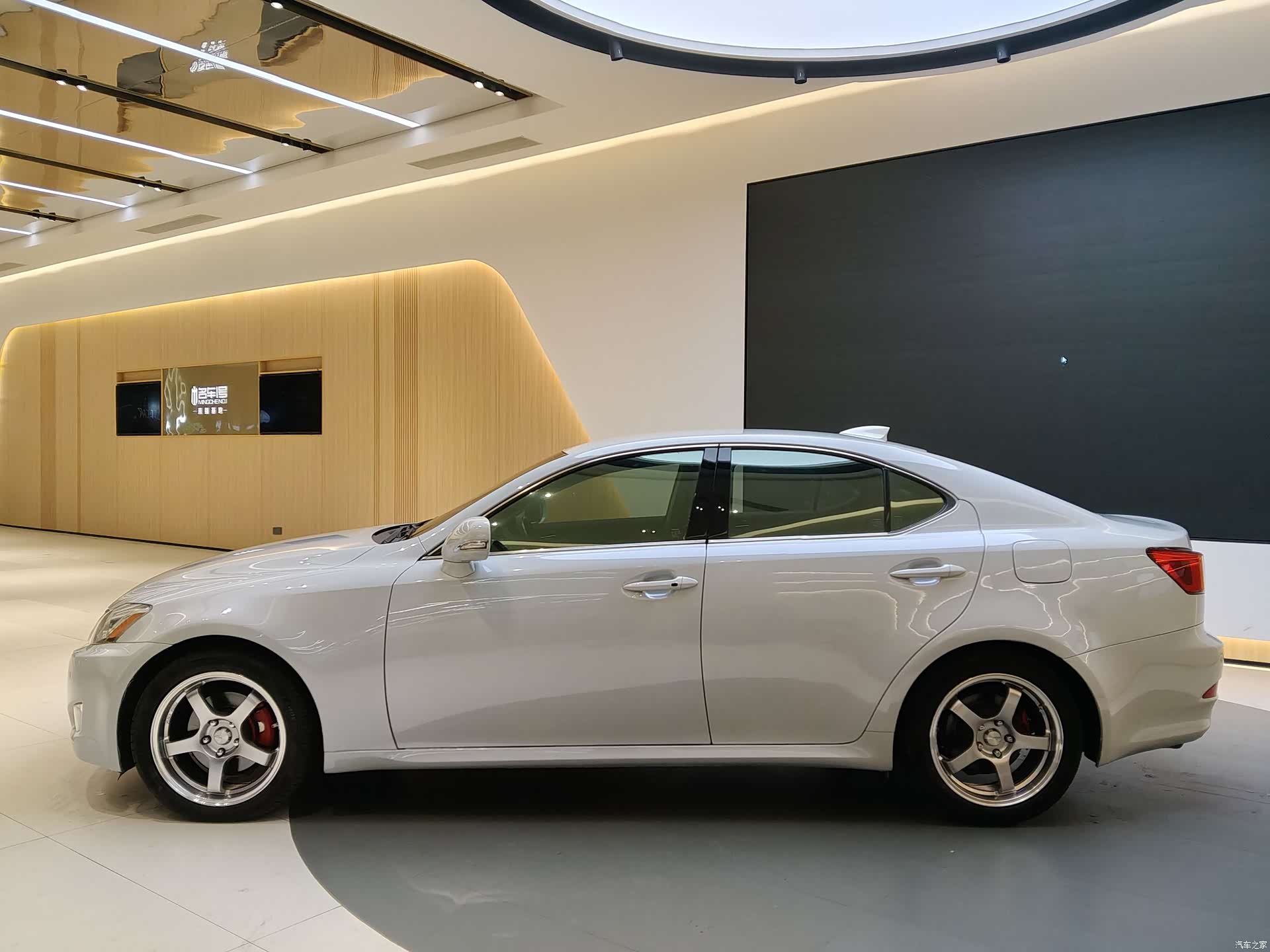 Lexus IS, 2010 4
