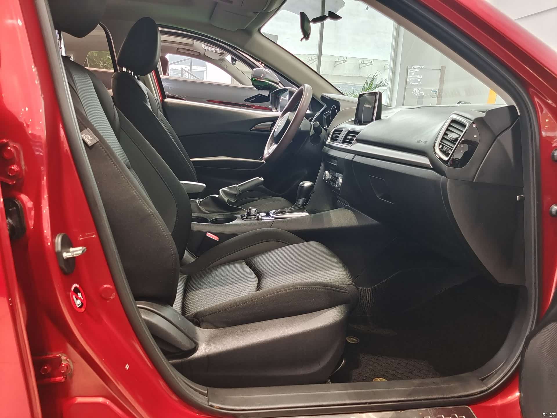 Mazda Mazda3, 2015 8