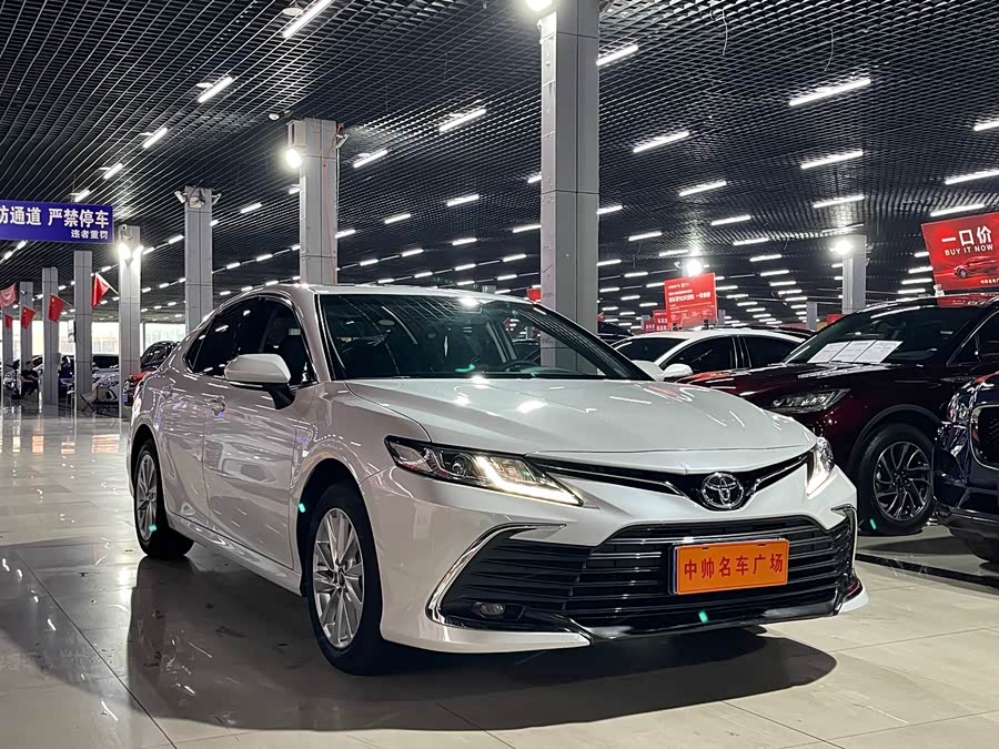 Toyota Camry 2024, фото 3