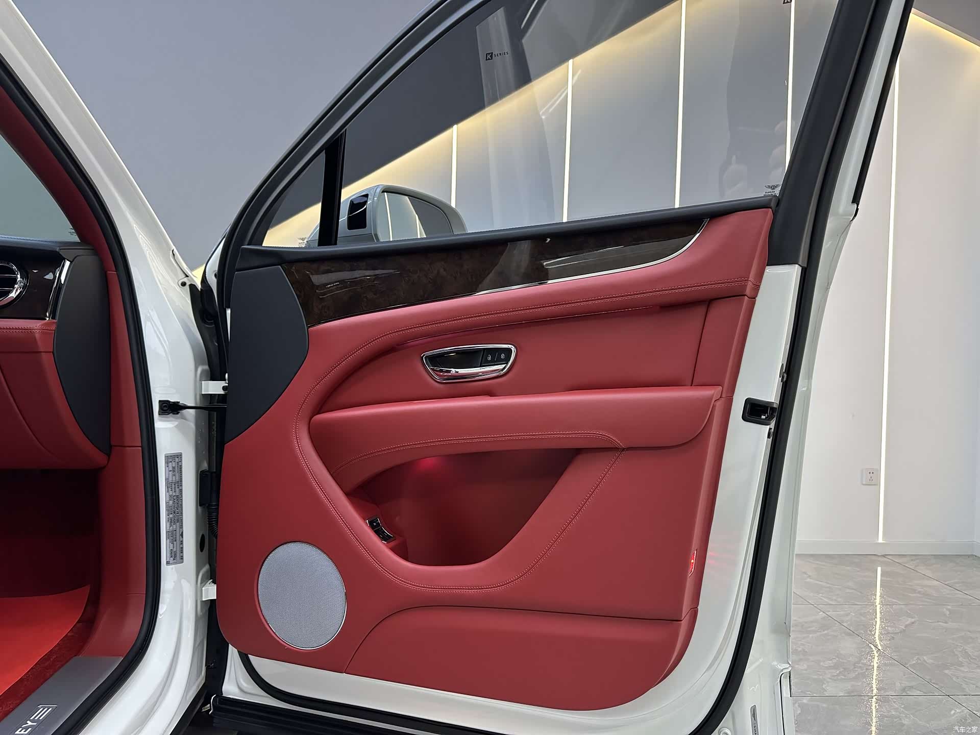 Bentley Bentayga, 2021 23