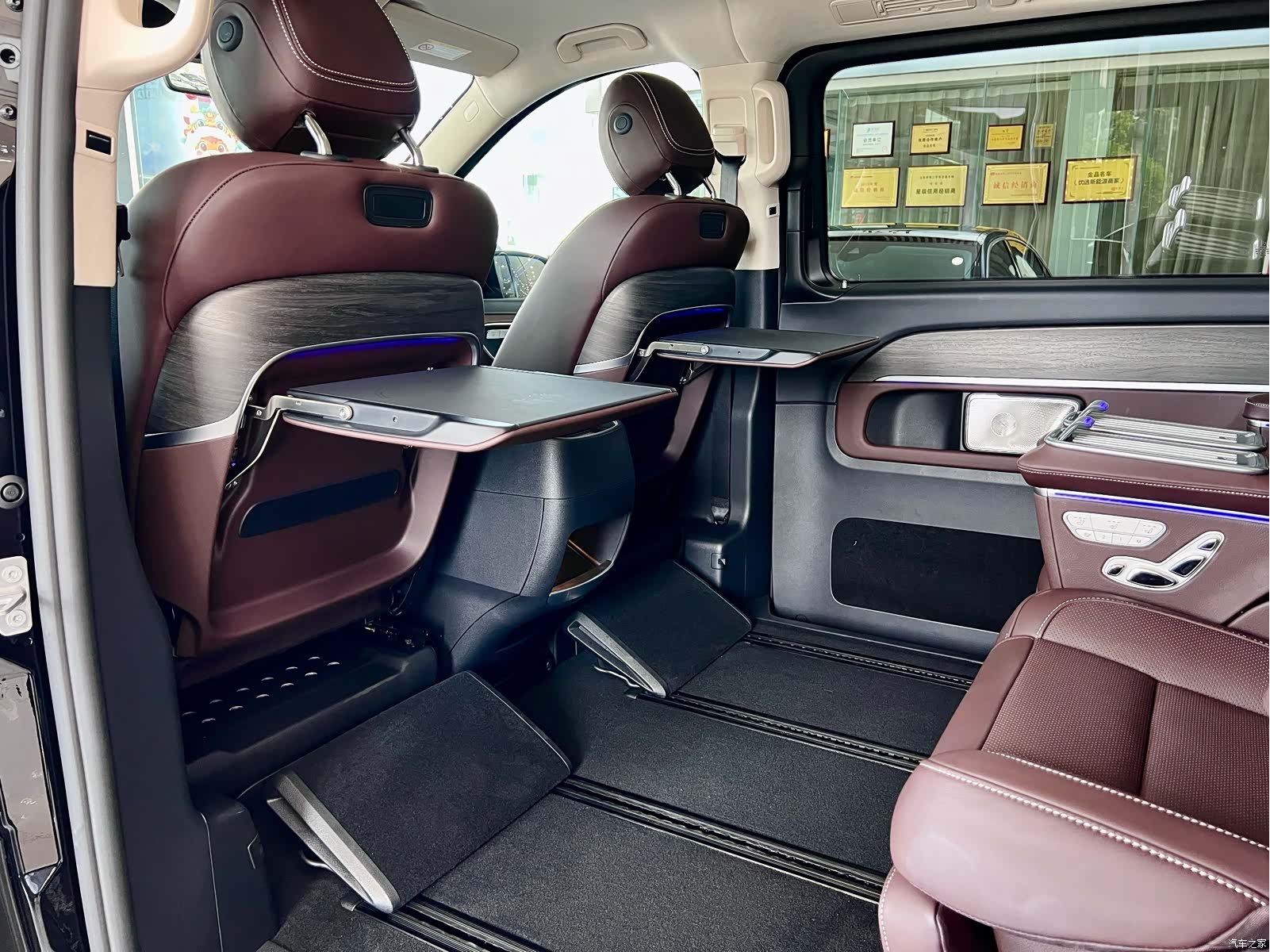 Mercedes-Benz V-Class, 2025 19