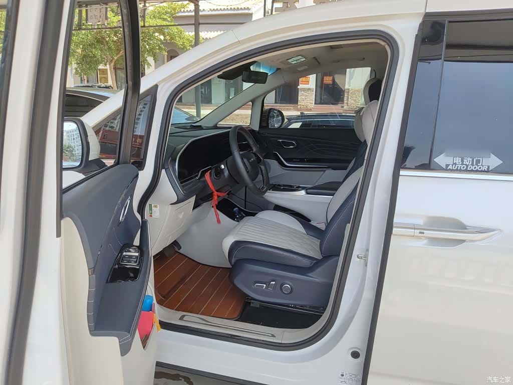 Maxus G90, 2022 11