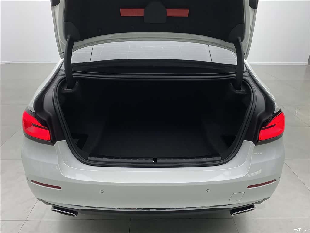 BMW 5 Series, 2022 28
