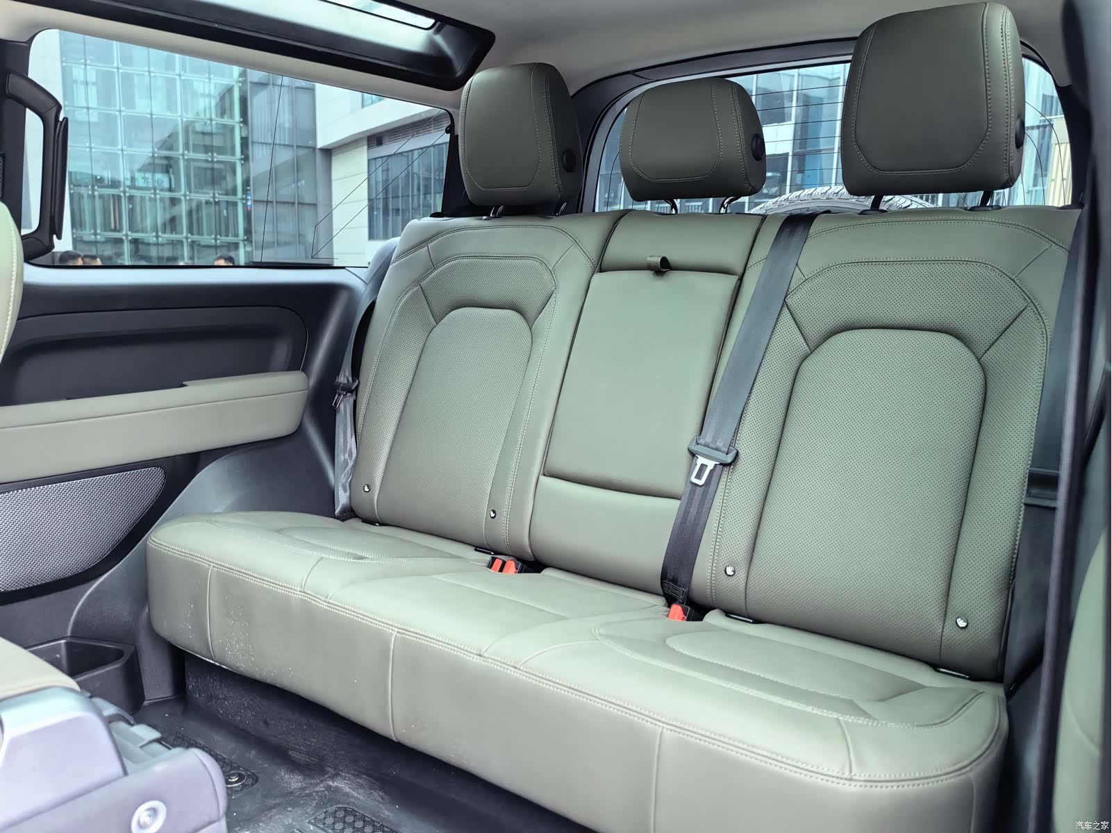 Land Rover Defender, 2022 16